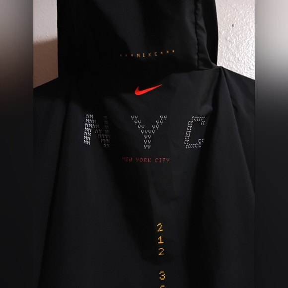 Nike New York Poncho - Picture 6 of 10